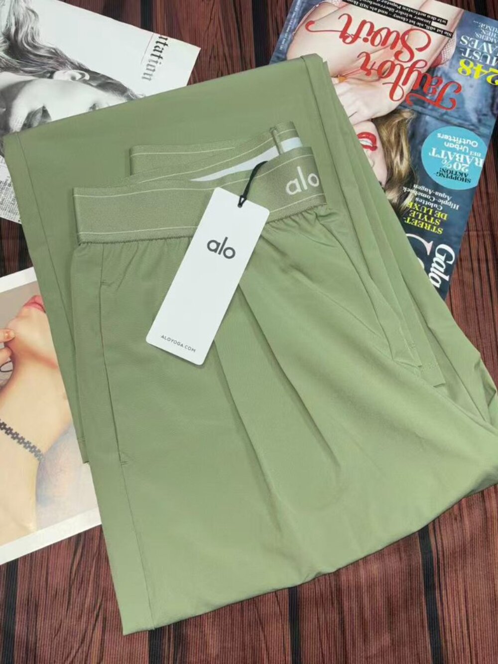 🍃Alo Yoga Suit Up Trouser Regular Dune Grass Women's Casual Trousers - Picture 3 of 6